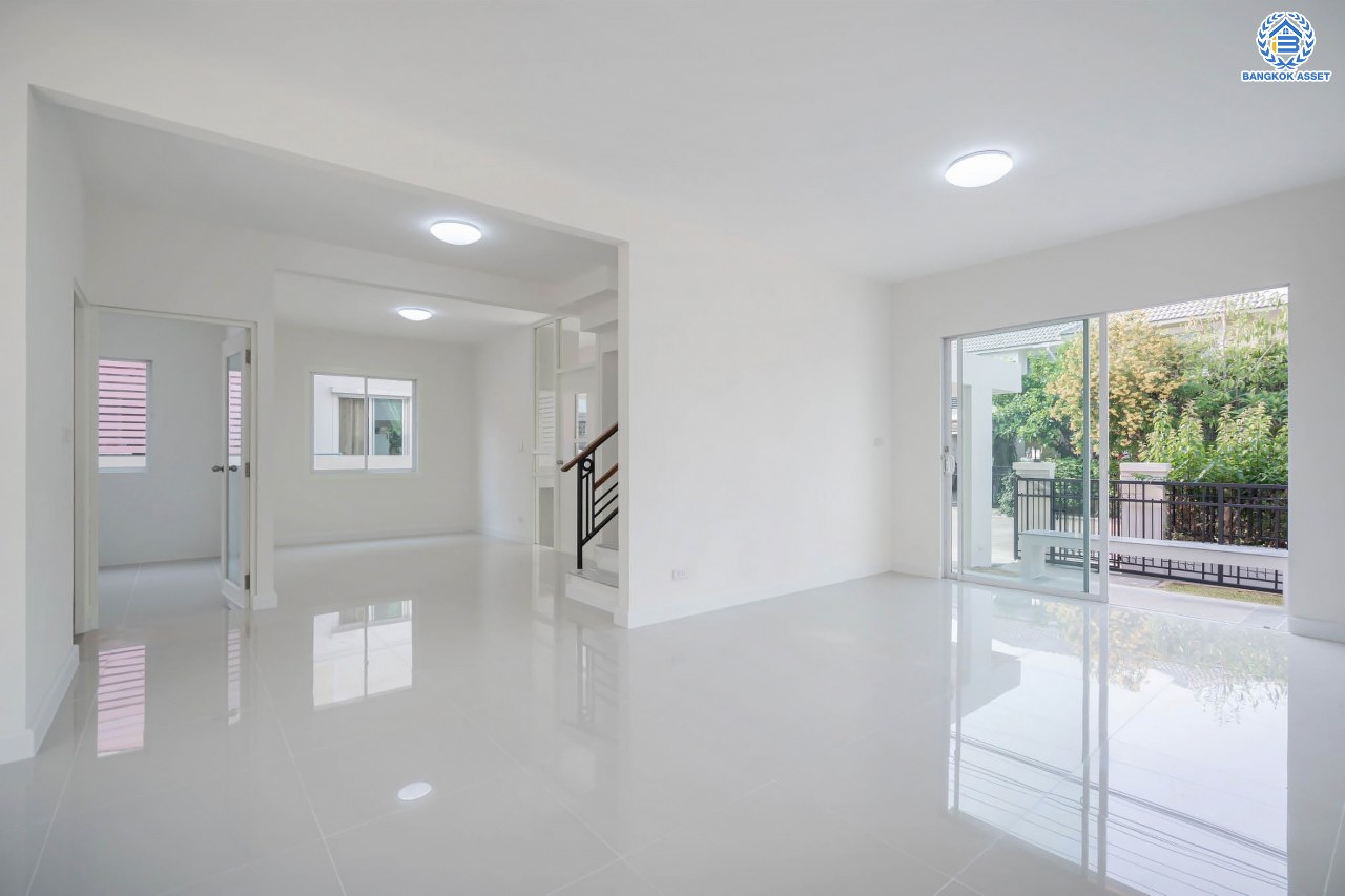 บ้านมือสองตกแต่งใหม่ โครงการ โฮมเพลส วงแหวน-รัตนาธิเบศร์ เนื้อที่ 51.10 ตร.ว. ฟังก์ชัน 3 ห้องนอน 2 ห้องน้ำ ที่จอดรถ 2 คัน ตั้งอยู่บนทำเลแห่งการเดินทาง เชื่อมต่อถนนรัตนาธิเบศร์ ใกล้ห้างเซ็นทรัล เวสต์เกต ใกล้รถไฟฟ้า "สถานีตลาดบางใหญ่"